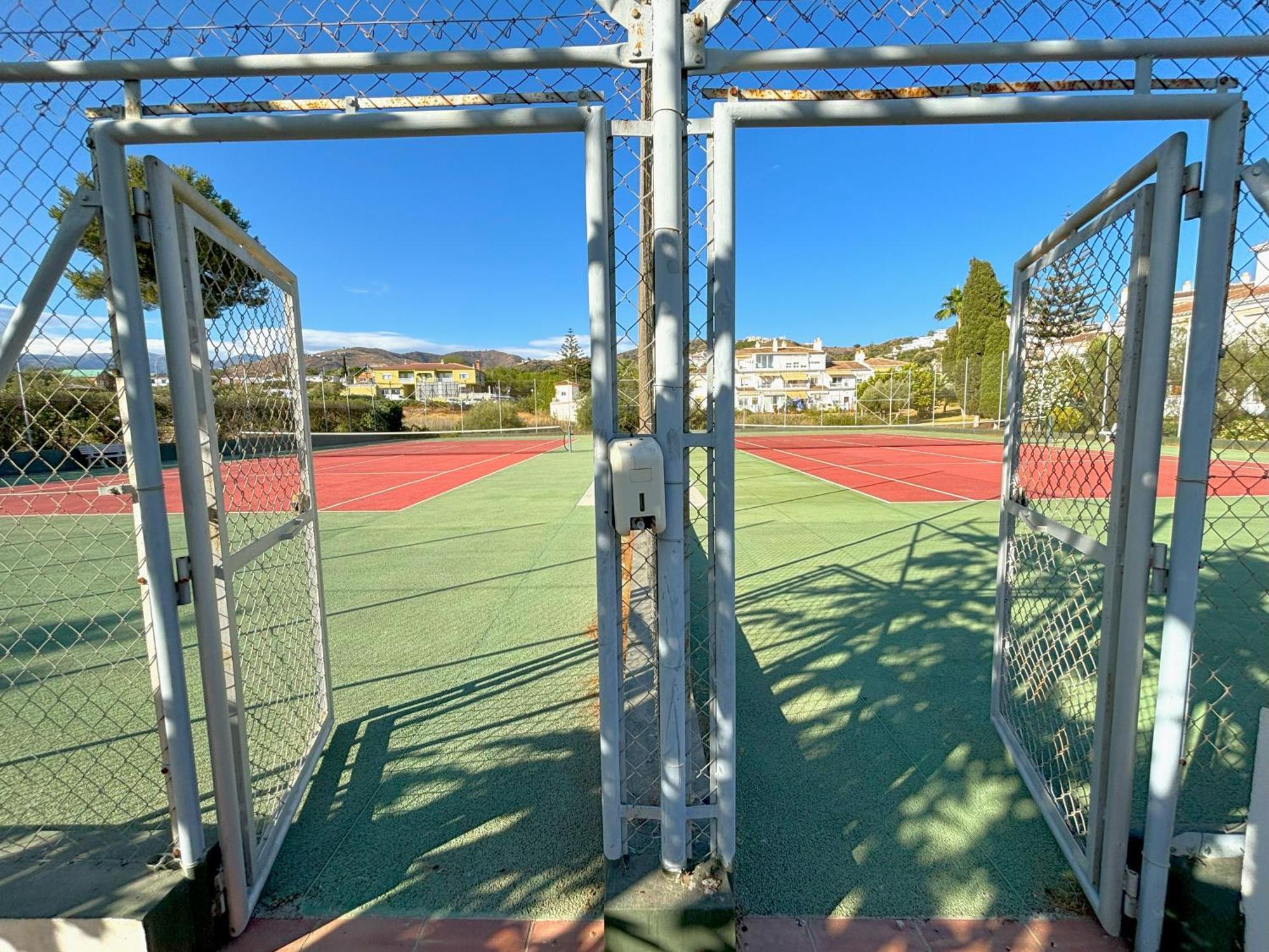 Evans Realty Bb Adosado & Piscina & Tenis & Jardines 托罗克斯科斯塔 外观 照片
